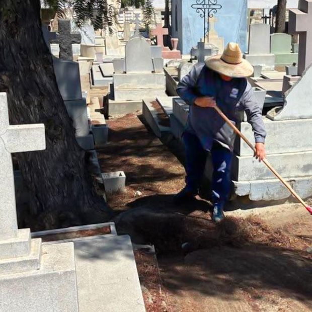 Preparan Cementerios de Tijuana para Recibir a 150 Mil Visitantes por Día de Muertos